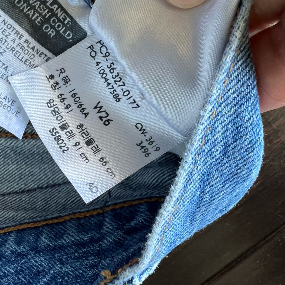 Levi's - Picture 2 of 5